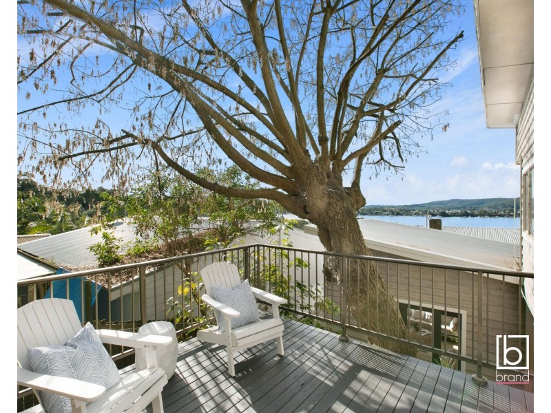 11 Hughes Street, Point Clare NSW 2250