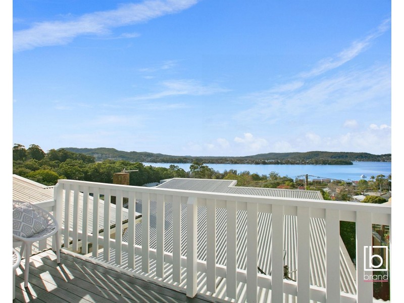 11 Hughes Street, Point Clare NSW 2250