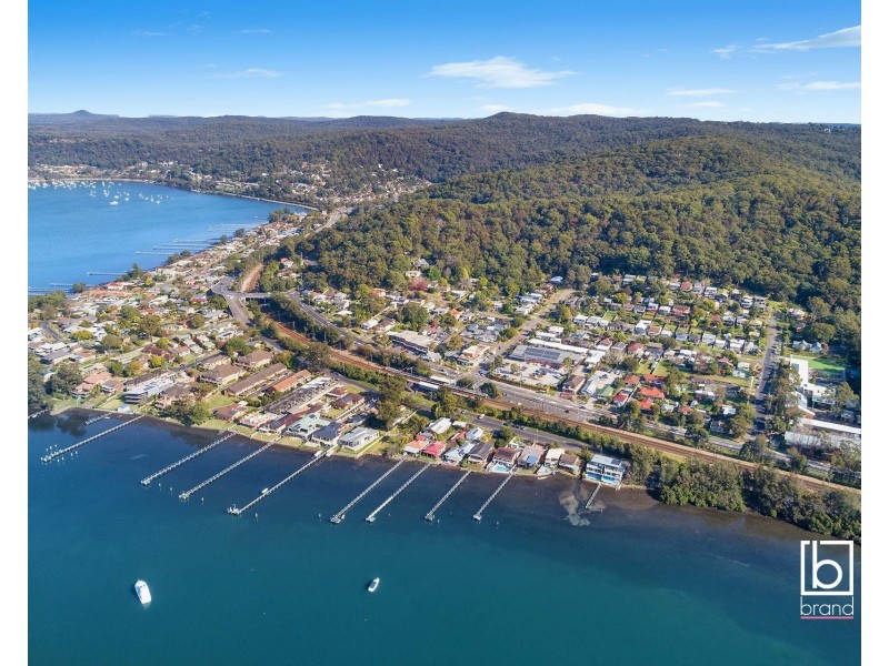 11 Hughes Street, Point Clare NSW 2250