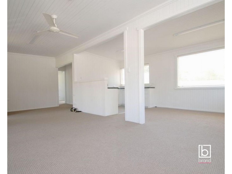 16 (Upstairs) Acacia Avenue, Lake Munmorah NSW 2259