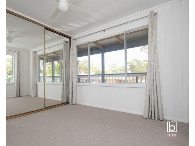 16 (Upstairs) Acacia Avenue, Lake Munmorah NSW 2259