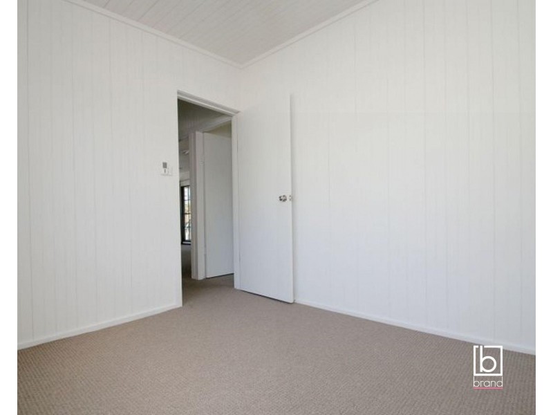 16 (Upstairs) Acacia Avenue, Lake Munmorah NSW 2259