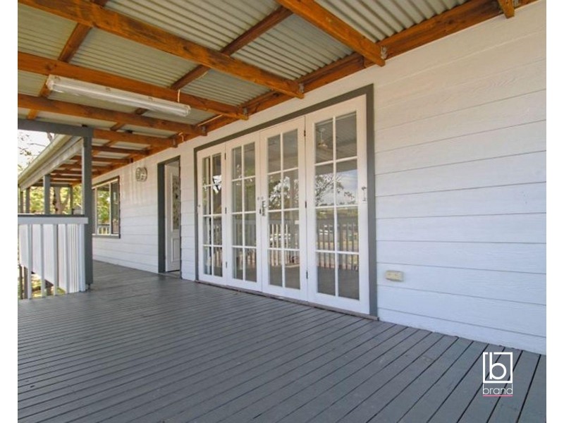 16 (Upstairs) Acacia Avenue, Lake Munmorah NSW 2259