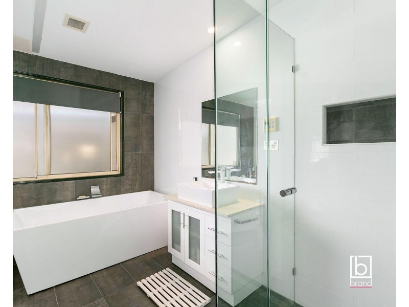 31 Pinehurst Way, Blue Haven NSW 2262