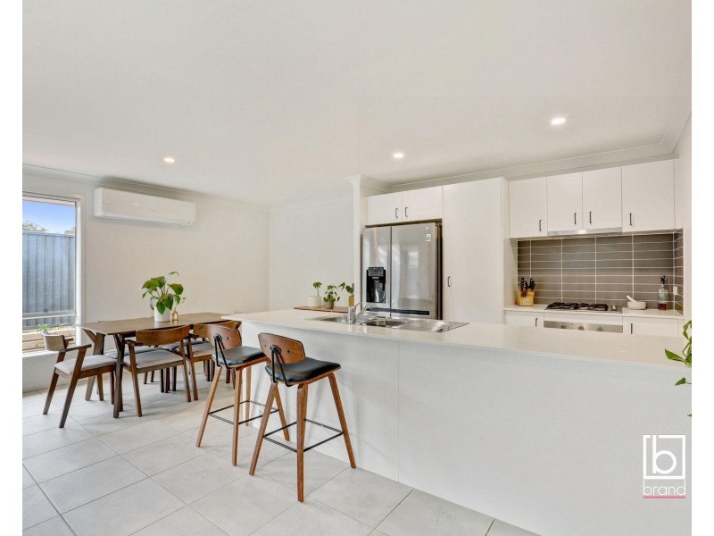 8 Cadogan Crescent, Woongarrah NSW 2259