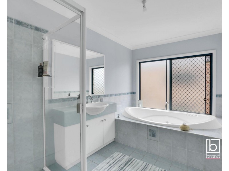 7 Warrigal Road, Woongarrah NSW 2259