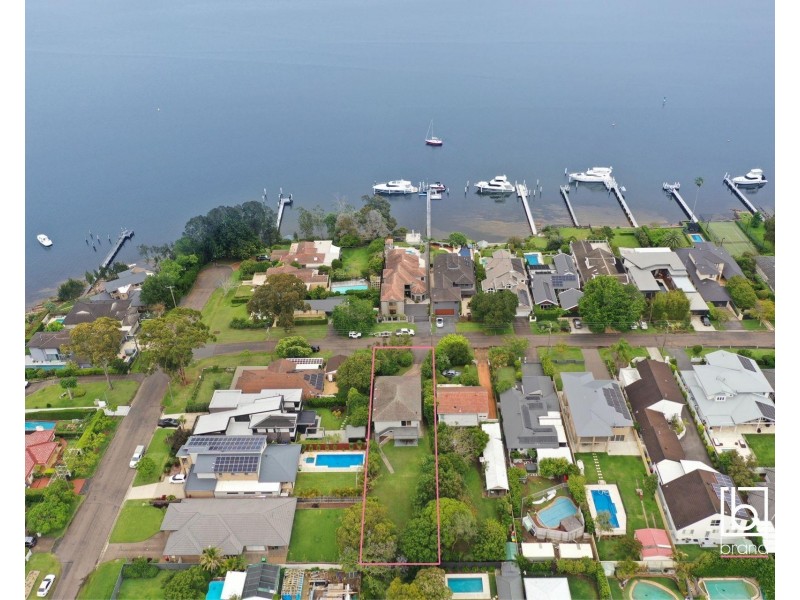 1 Eulalia Avenue, Point Frederick NSW 2250