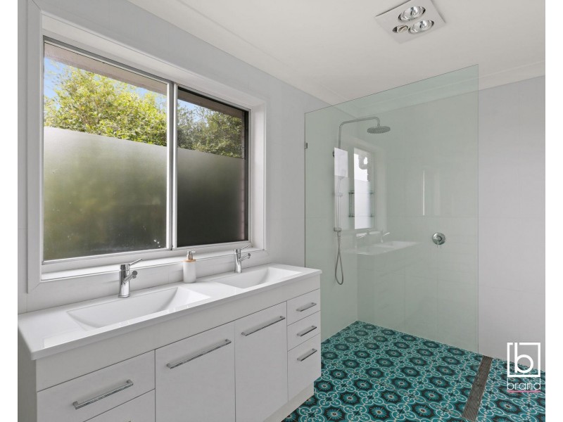 1 Eulalia Avenue, Point Frederick NSW 2250