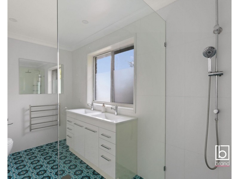 1 Eulalia Avenue, Point Frederick NSW 2250