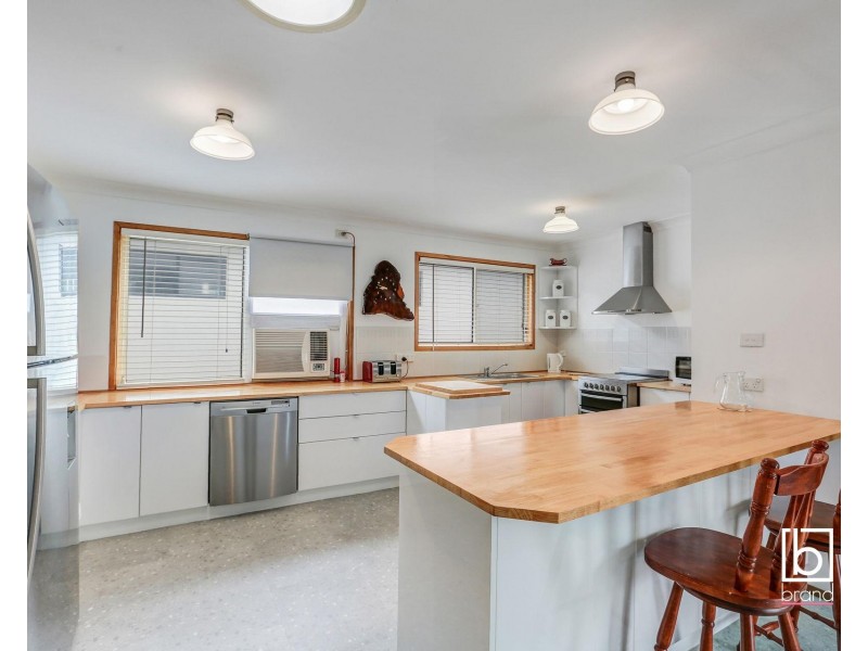 9 Hillcrest Road, Mirrabooka NSW 2264