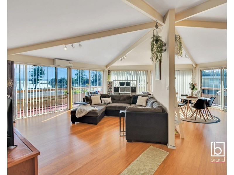 2 Manly Parade, The Entrance North NSW 2261