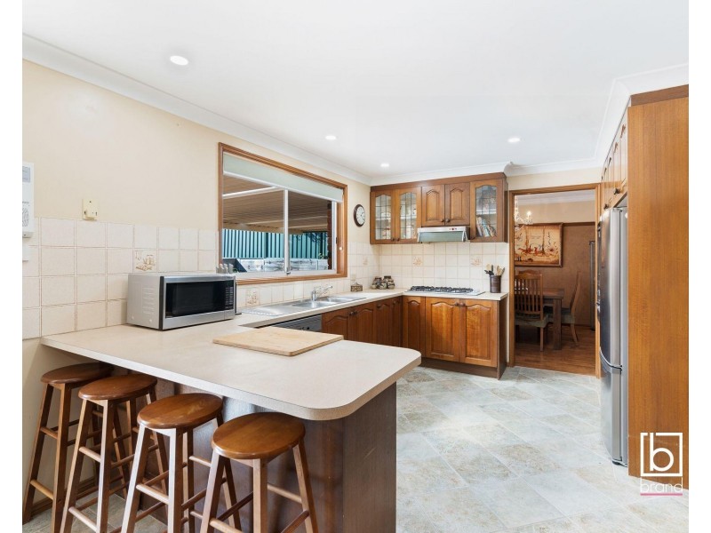 16 Peta Close, Bateau Bay NSW 2261