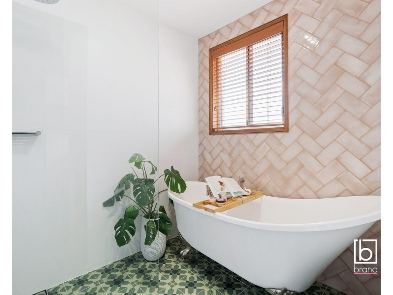 16 Peta Close, Bateau Bay NSW 2261