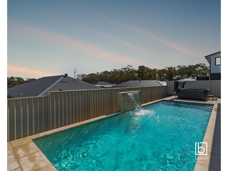 55 Figtree Boulevard, Wadalba NSW 2259