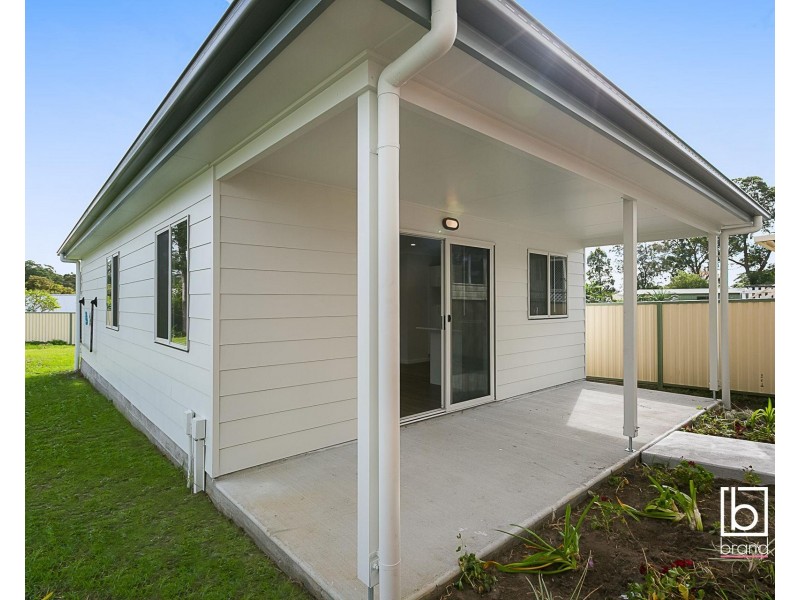 26a Campbell Parade, Mannering Park NSW 2259