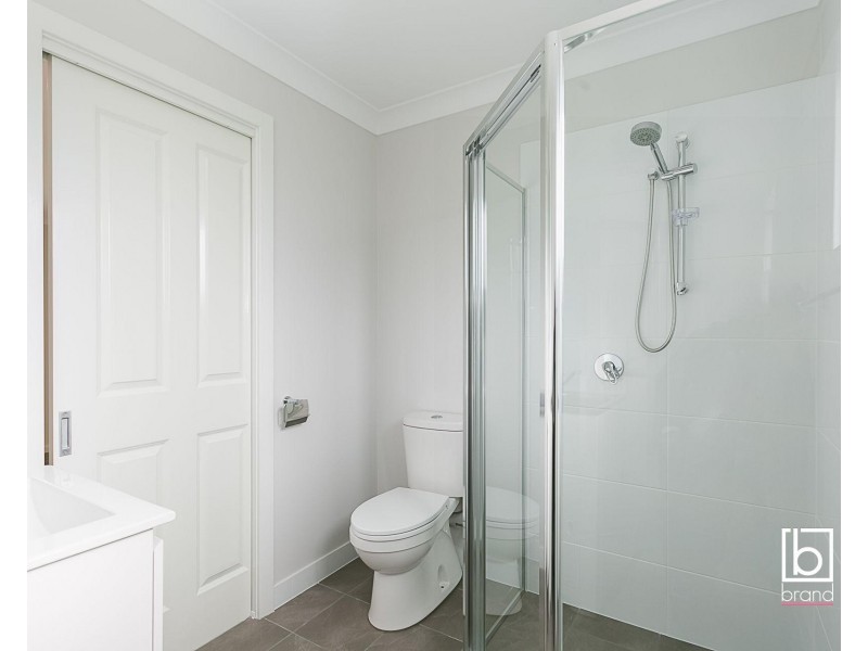 26a Campbell Parade, Mannering Park NSW 2259