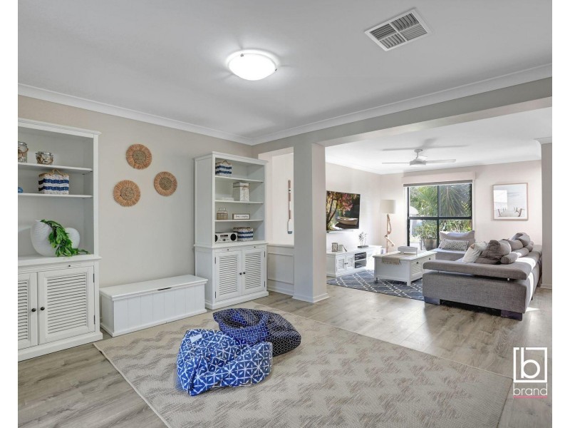 31 Quarterhorse Parade, Wadalba NSW 2259