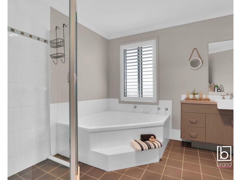 31 Quarterhorse Parade, Wadalba NSW 2259