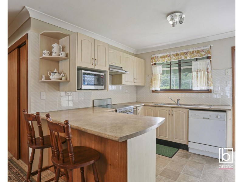 4 Sunset Parade, Chain Valley Bay NSW 2259