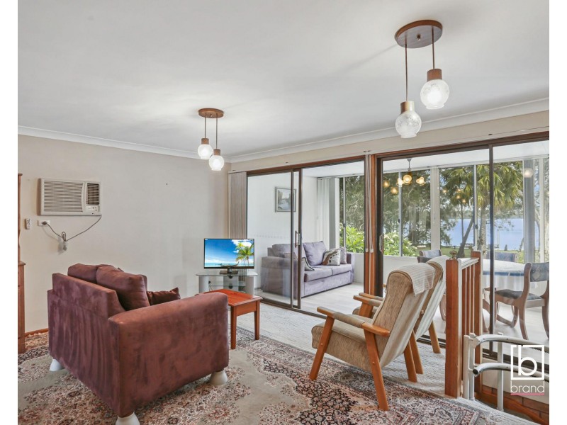 4 Sunset Parade, Chain Valley Bay NSW 2259