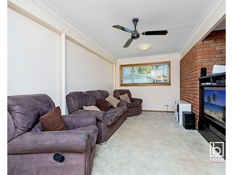 15 Spencer Road, Mannering Park NSW 2259