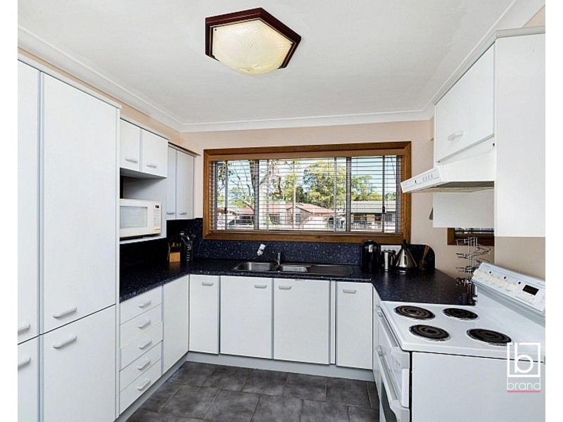 15 Spencer Road, Mannering Park NSW 2259