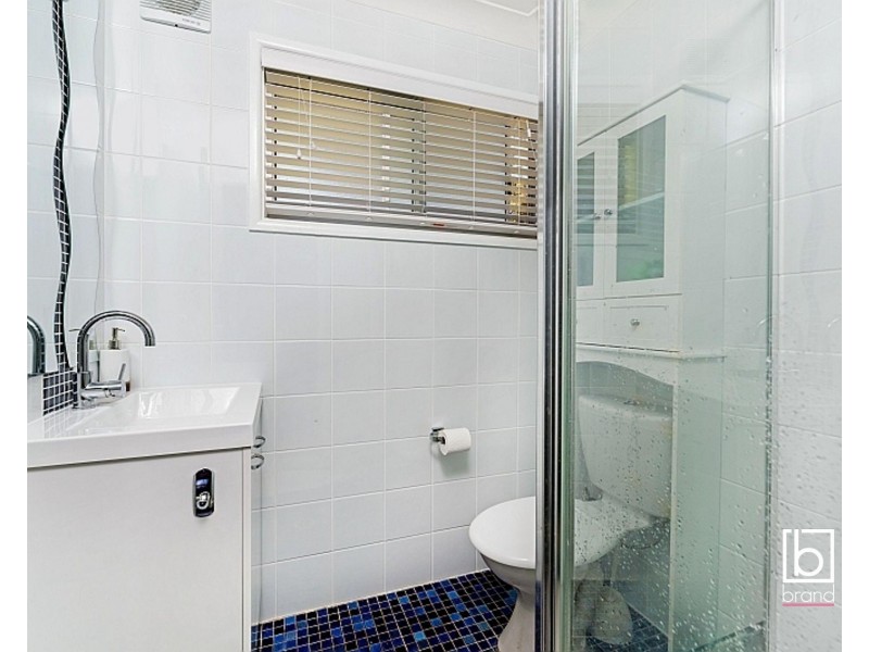 15 Spencer Road, Mannering Park NSW 2259