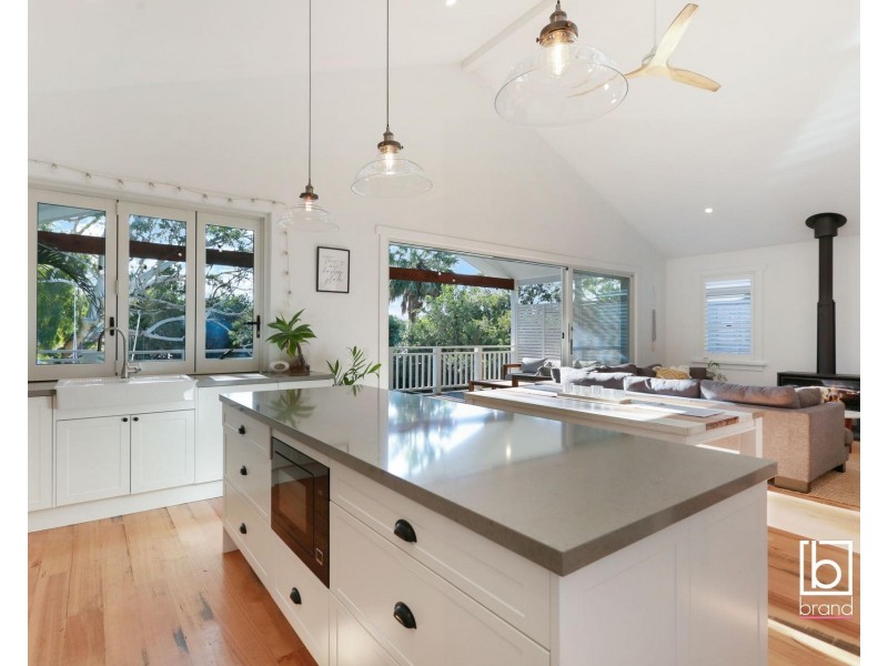 18 Poplars Avenue, Bateau Bay NSW 2261