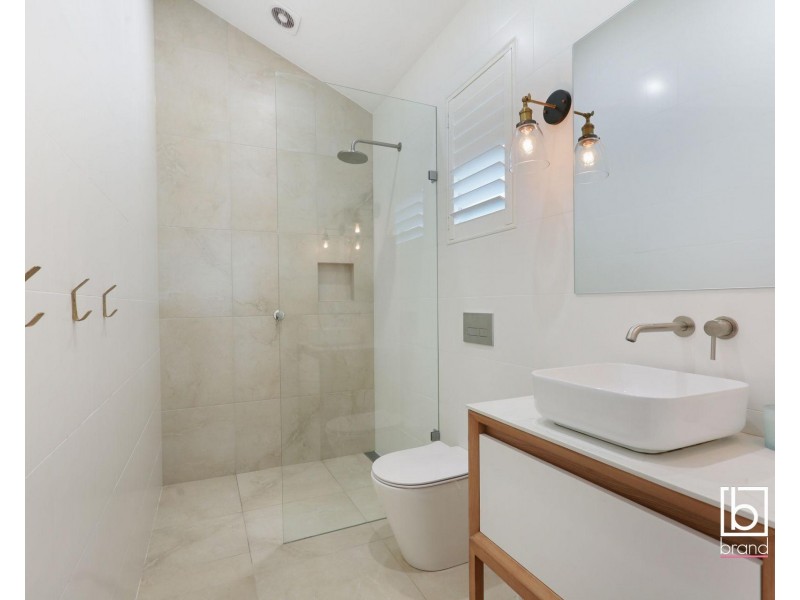 18 Poplars Avenue, Bateau Bay NSW 2261