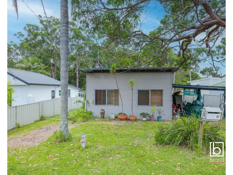 37 Bundilla Parade, Berkeley Vale NSW 2261