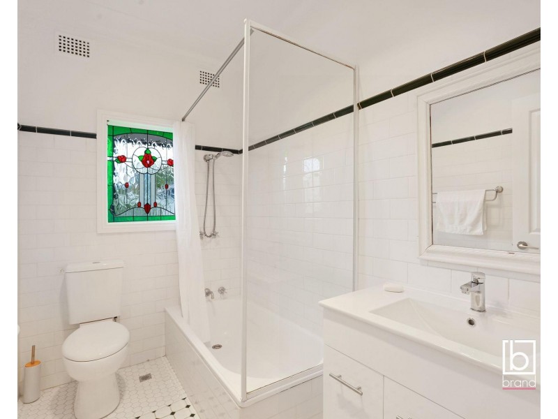 10 Florence Avenue, Point Frederick NSW 2250