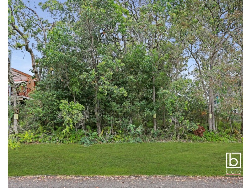 11 Lloyd Avenue, Chain Valley Bay NSW 2259