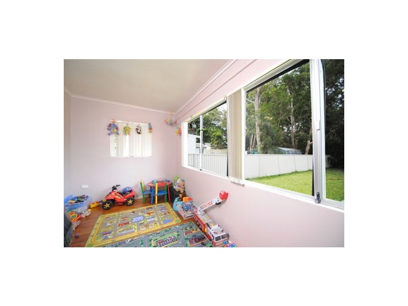 15 Howelston Road, Gorokan NSW 2263