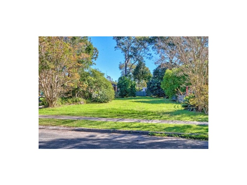 8 Cadonia Road, Tuggerawong NSW 2259