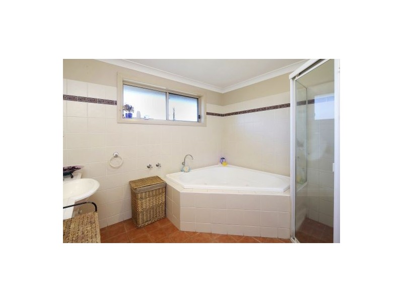 12 Ridgewood Drive, Woongarrah NSW 2259