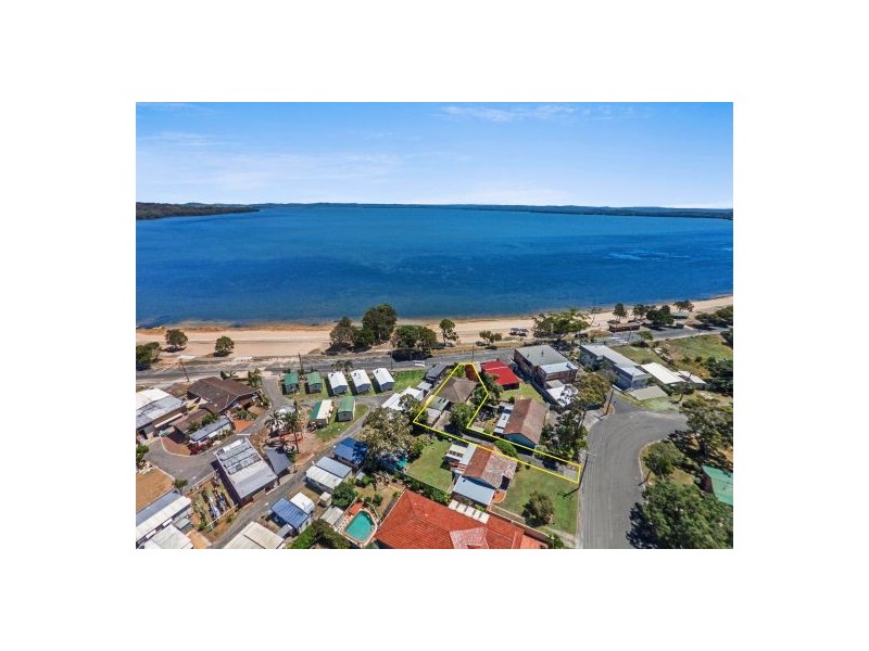 17 Beach Parade, Canton Beach NSW 2263