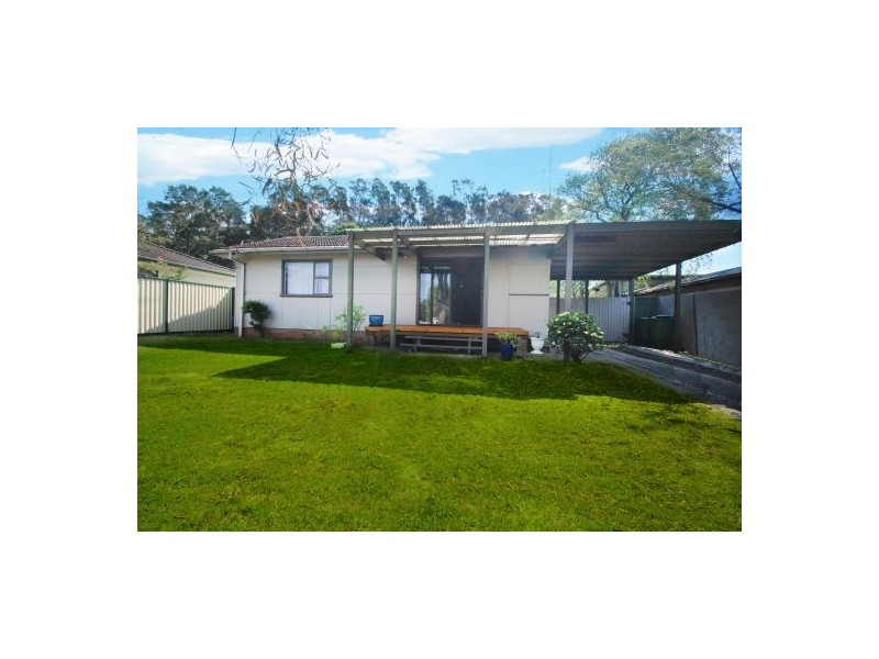 8 Gleddon Avenue, Gorokan NSW 2263