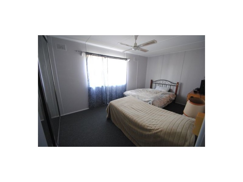 8 Gleddon Avenue, Gorokan NSW 2263