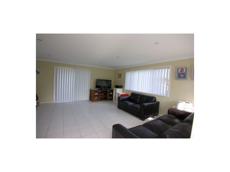 2/185 BATEAU BAY ROAD, Bateau Bay NSW 2261