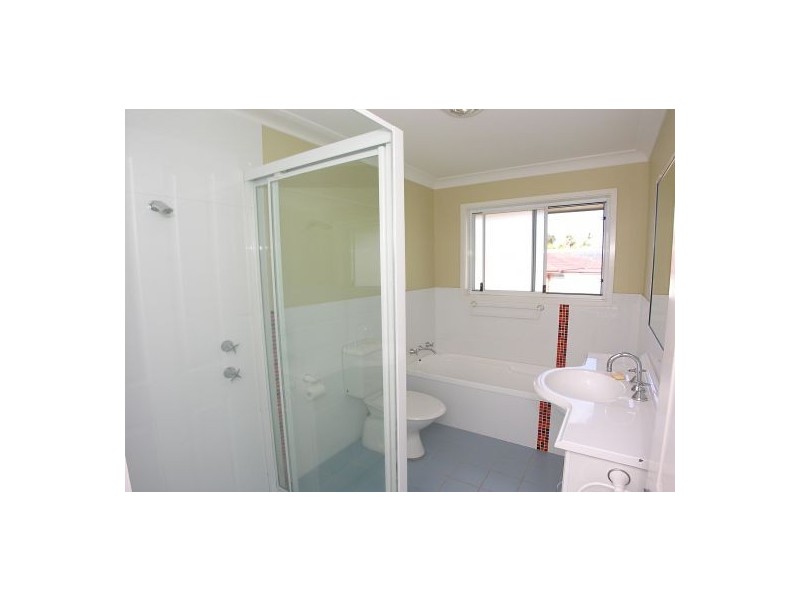 2/185 BATEAU BAY ROAD, Bateau Bay NSW 2261