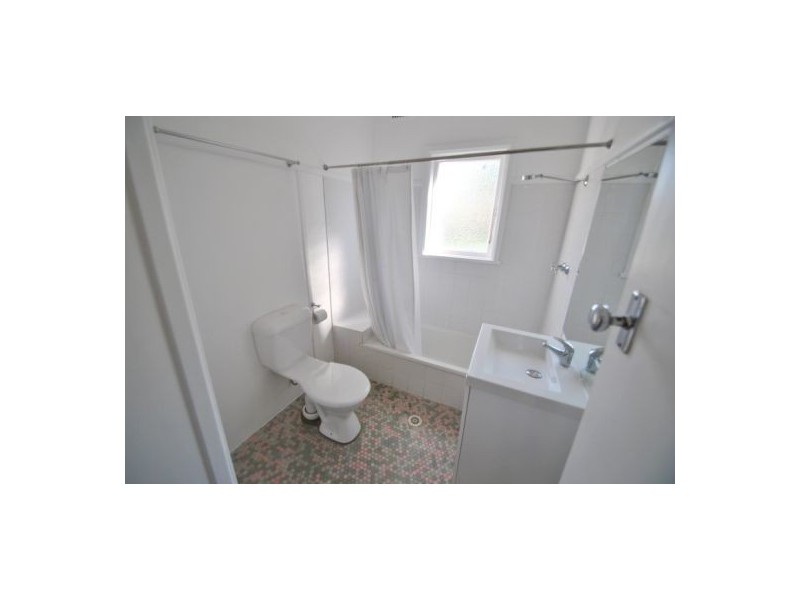 90 Sunrise Avenue, Budgewoi NSW 2262