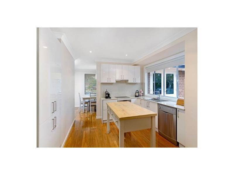 6 Oakehampton Ct, Bateau Bay NSW 2261