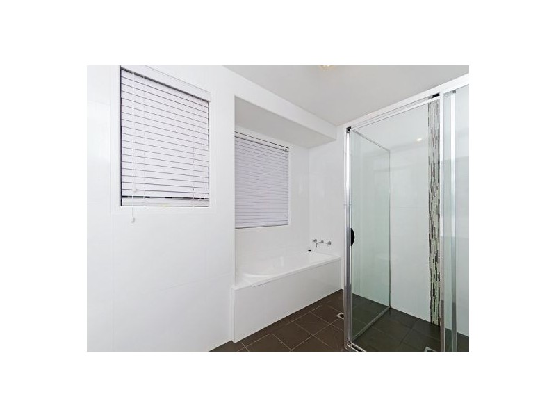 6 Oakehampton Ct, Bateau Bay NSW 2261