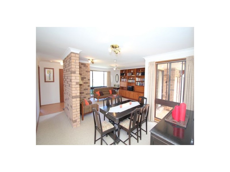 6 Bolton Street, Bateau Bay NSW 2261