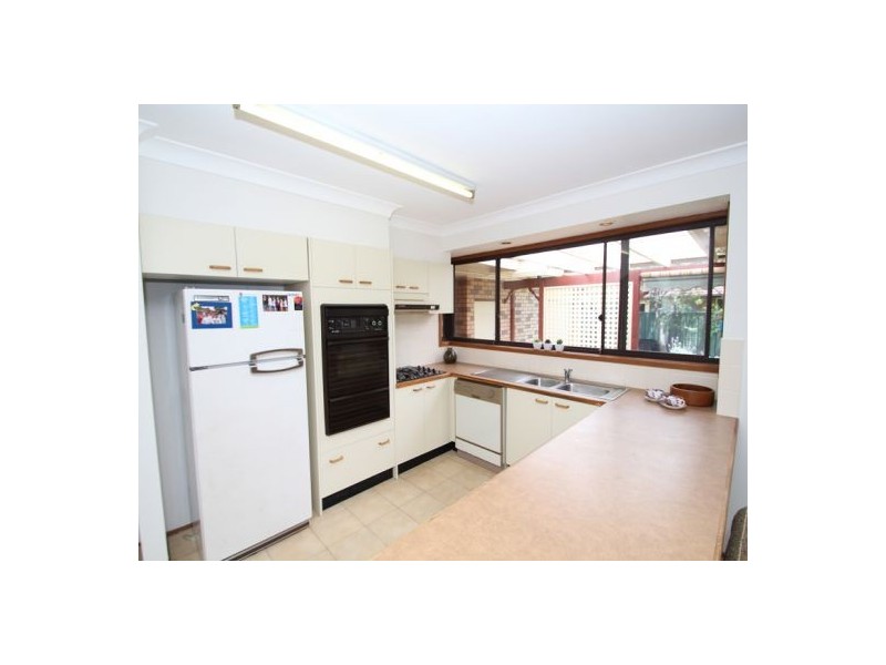 6 Bolton Street, Bateau Bay NSW 2261