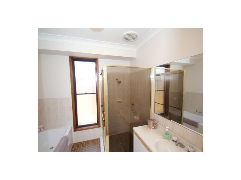 6 Bolton Street, Bateau Bay NSW 2261