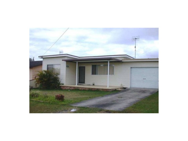 25 Fourth Avenue, Toukley NSW 2263