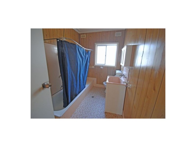 15 Jacqueline Avenue, Gorokan NSW 2263