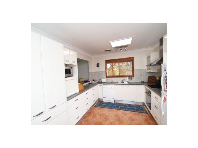 151 Cresthaven Ave, Bateau Bay NSW 2261