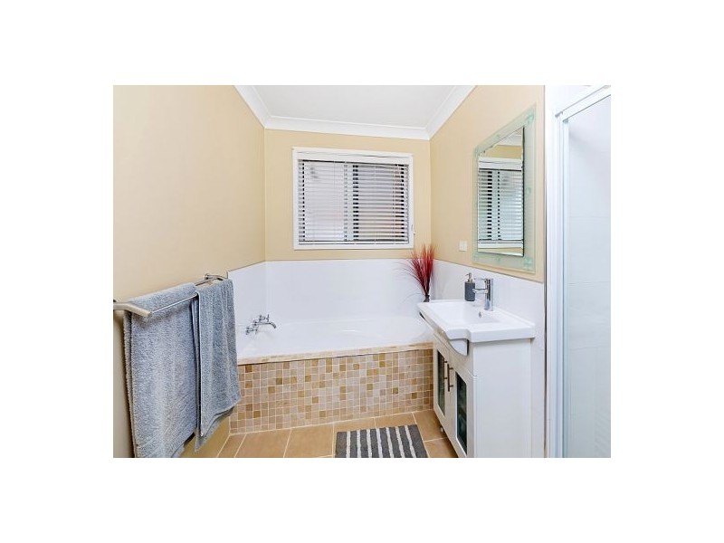 17 Lady Penrhyn Close, Bateau Bay NSW 2261